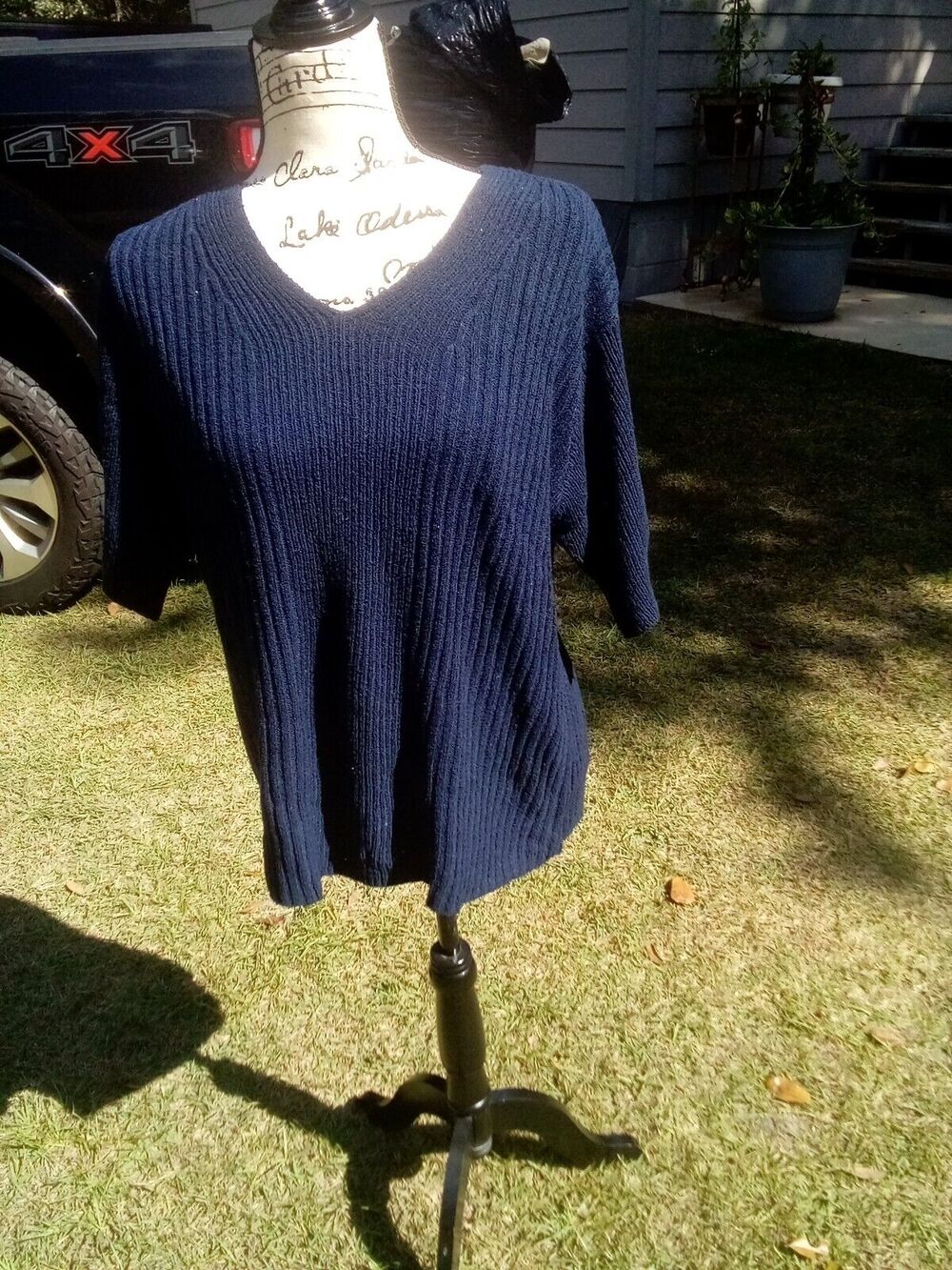 Orvis Women's Silk Blend Textured Short Sleeve V Neck Sweater L Navy Blue